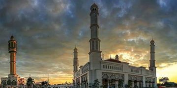 Lima Menara Menjulang di Masjid Raya Mujahidin