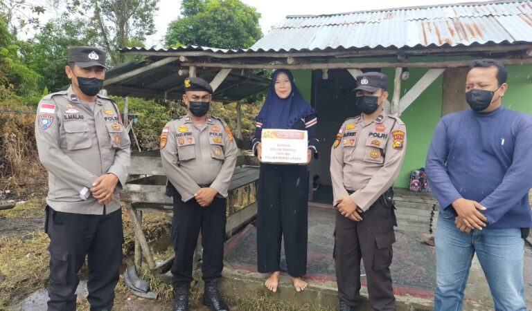 Peringati Hari Ibu, Polsek Rupat Utara Berbagi Sembako
