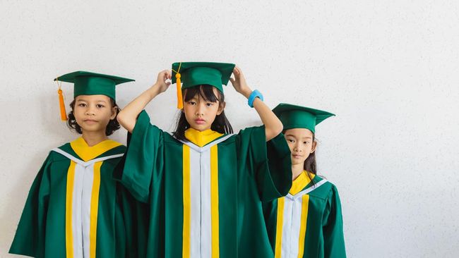 Pentingkah Perhelatan Wisuda untuk Siswa TK-SMA? Sebuah Tinjauan Sosio-Psikologi